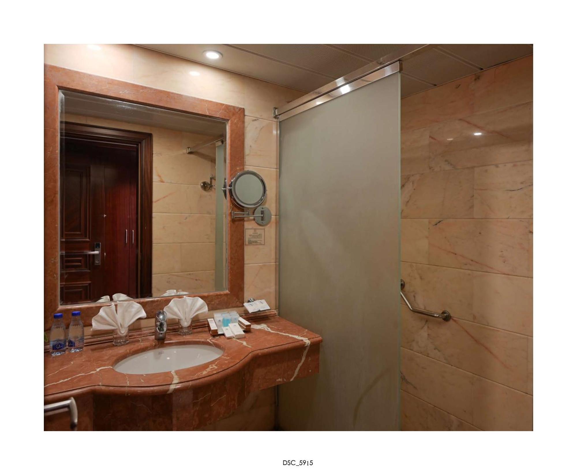 Emaar Royal Hotel Medina Exterior foto Bathroom