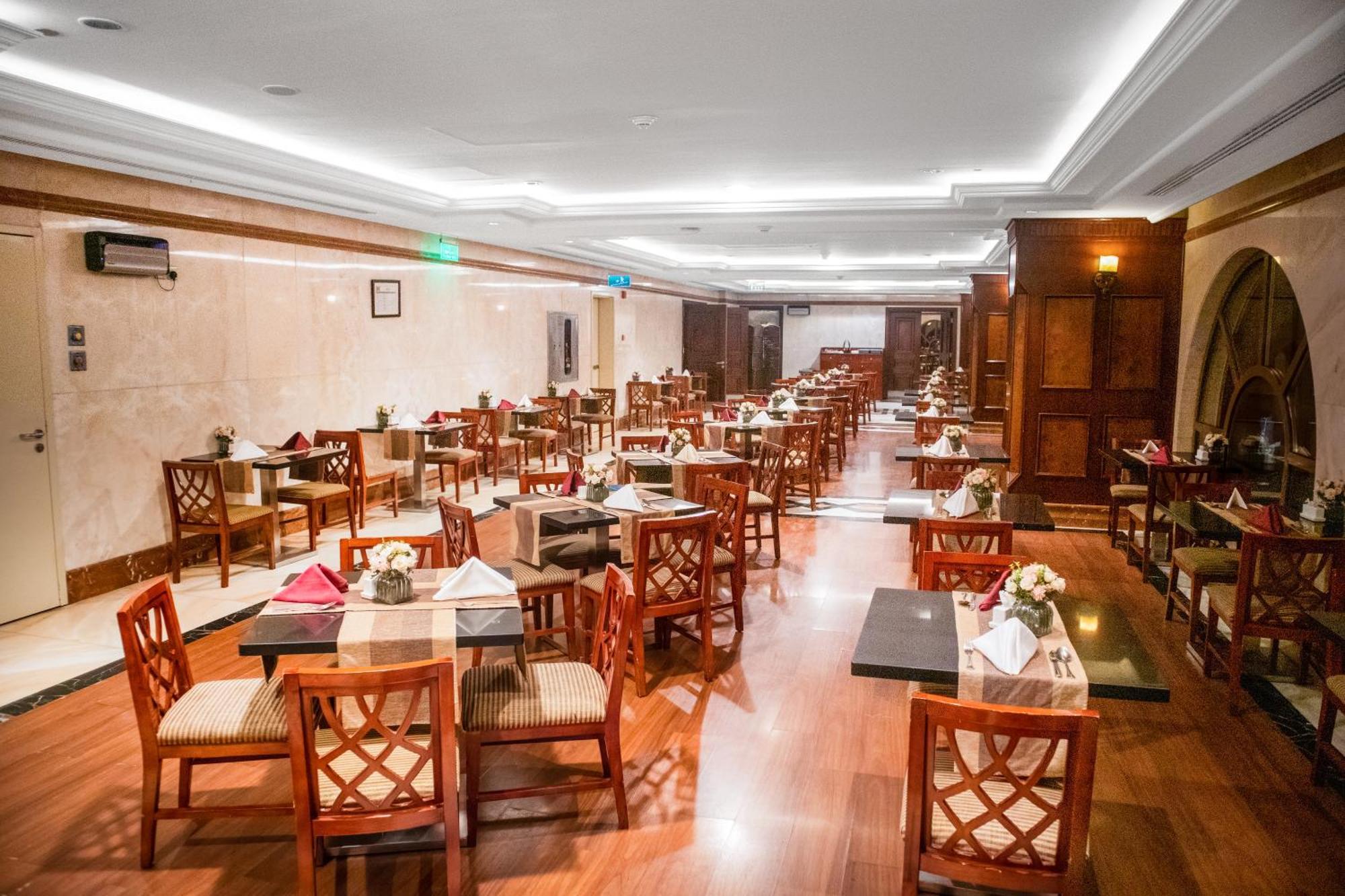 Emaar Royal Hotel Medina Exterior foto The restaurant
