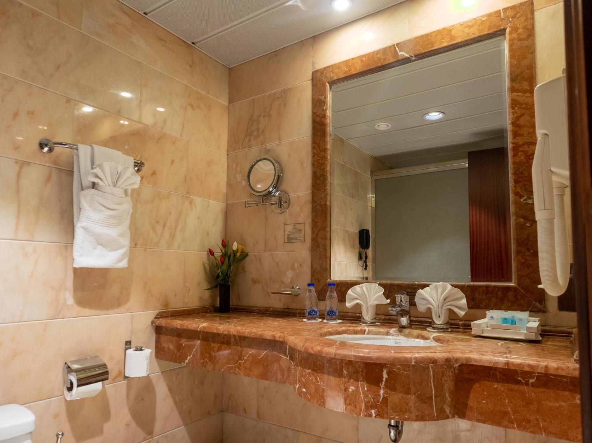 Emaar Royal Hotel Medina Exterior foto Bathroom