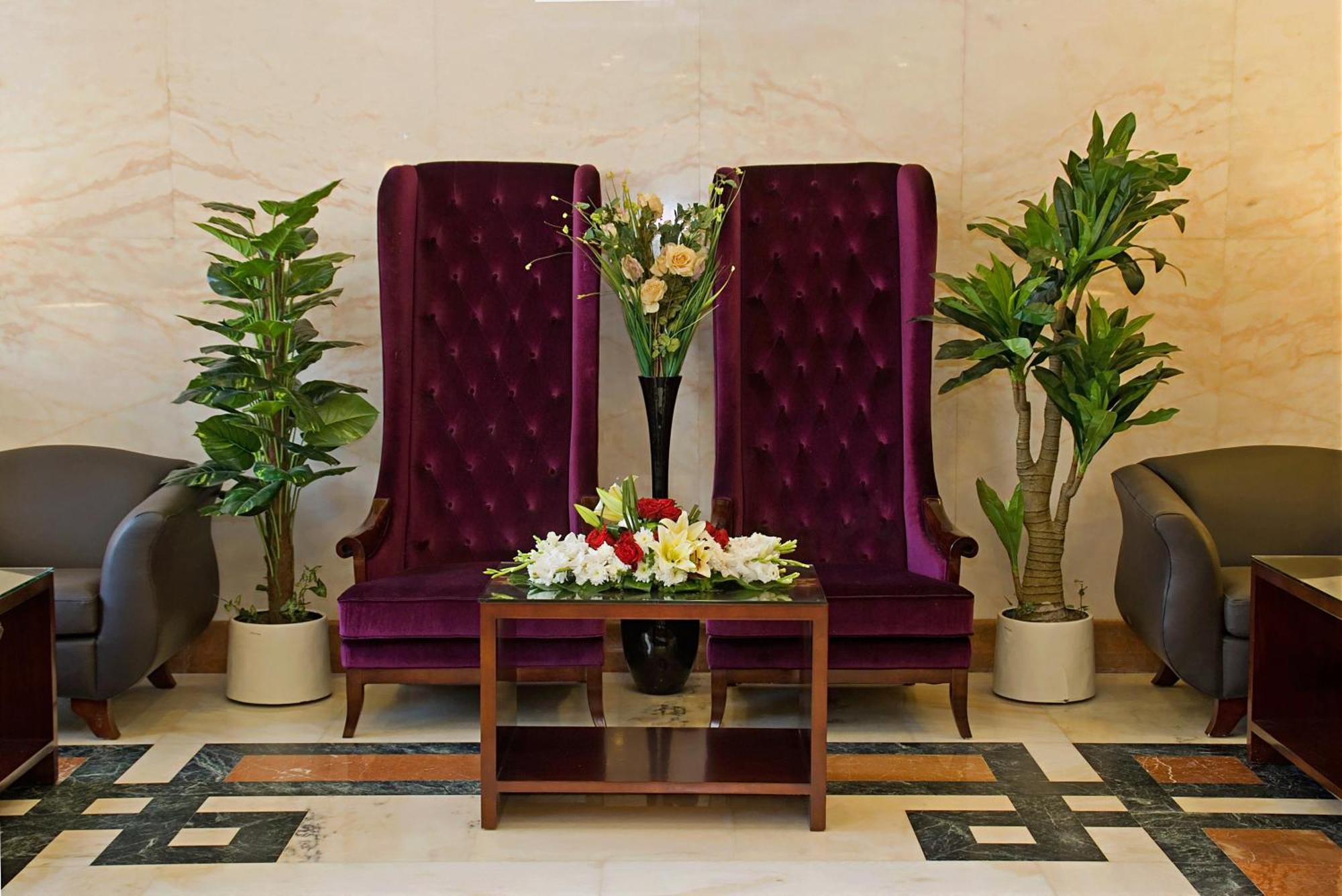 Emaar Royal Hotel Medina Exterior foto The lobby of the hotel