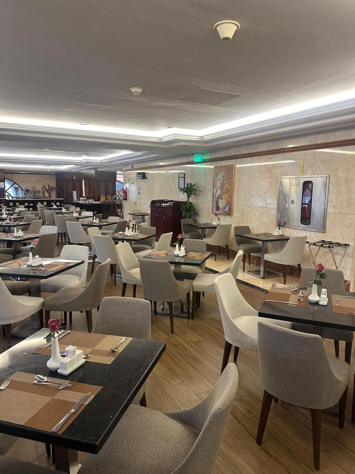 Emaar Royal Hotel Medina Exterior foto The lounge at the airport